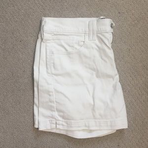 Levi’s white short shorts